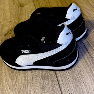 Kids puma running shoes